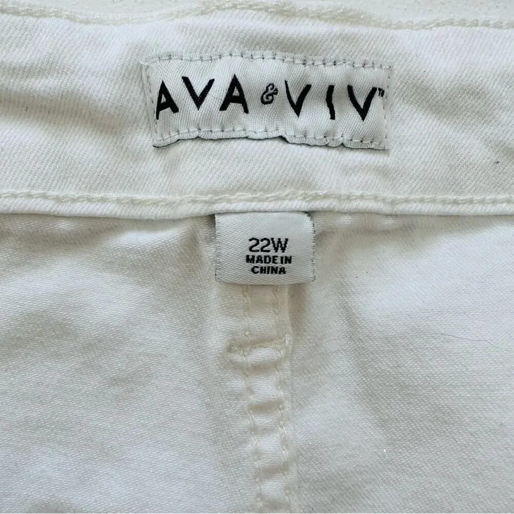 AVA & VIV Shorts White High Rise No Gap Waist Bermuda Denim Jean Plus 22W NEW - Picture 2 of 12